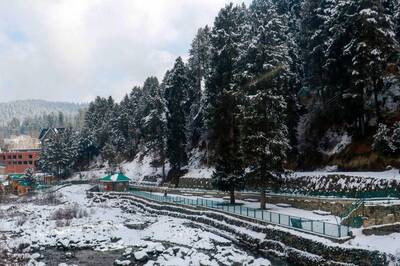 Kashmir Shivers as Mercury Drops Below Freezing Point