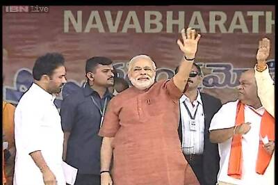 Hyderabad: Modi meets bureaucrats, industrialists, film professionals