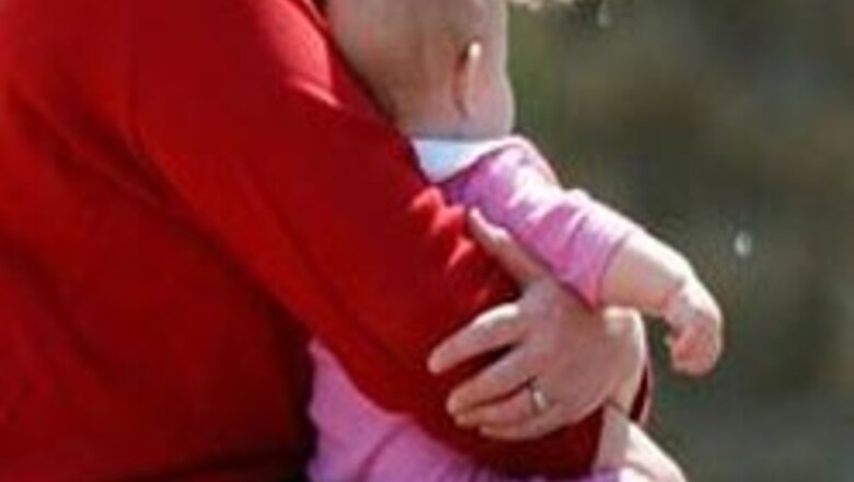 67-yr-old woman gives birth to twins