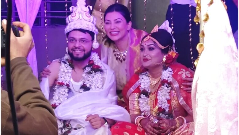 Sushmita Sen Ditches Star Status to Quietly Attend Cousin's Wedding in Bengal, Pics Go Viral