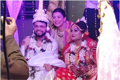 Sushmita Sen Ditches Star Status to Quietly Attend Cousin's Wedding in Bengal, Pics Go Viral