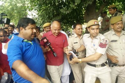 Detained AAP MLAs Released After Attempt to 'Surrender' Before PM