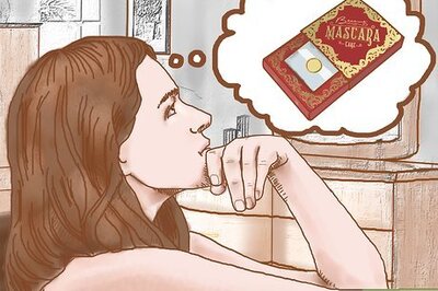 How to Apply Cake Mascara