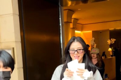 Han So-hee Melts Hearts As She Distributes Handwritten Letters To Fans In Paris