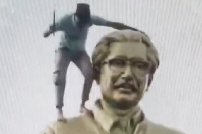 Watch: Protesters Vandalise Bangladesh Founder Sheikh Mujibur Rahman’s Statue