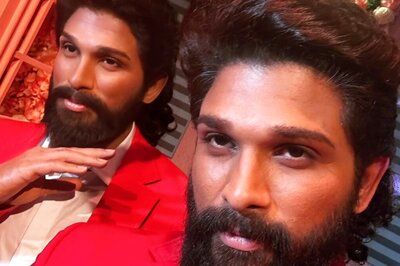 Allu Arjun Poses With His Wax Statue at Madame Tussauds Dubai, Strikes Iconic Pushpa Pose; See Pic