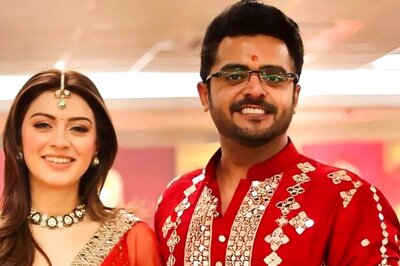 Hansika Motwani Twins With Husband-to-be Sohael Kathuriya In Red For Pre-wedding Mata Ki Chowki; See Pics