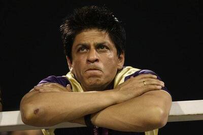 Shane Warne consoles Shah Rukh Khan