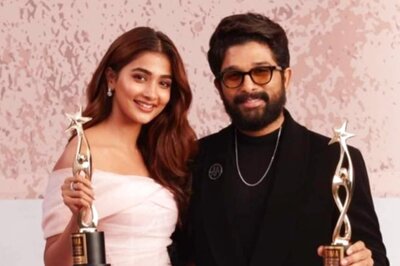Pooja Hegde Poses With Pushpa Raj Aka Allu Arjun As They Win Best Actress and Best Actor Awards Respectively