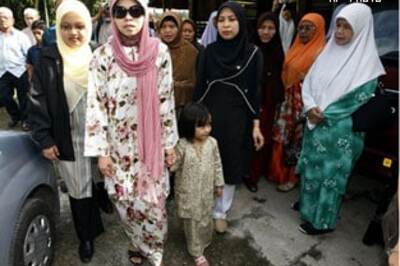 Malaysian PM urges model to appeal against caning