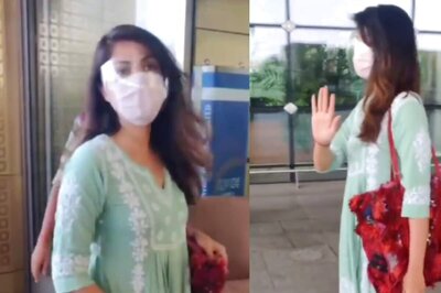 Rhea Chakraborty Reacts to Paps Requesting Her to Pose at Airport: 'Idhar Toh Rukna Hi Tha'