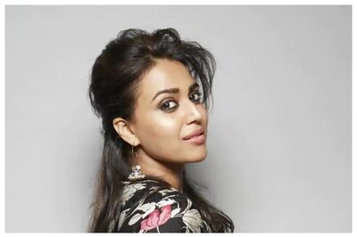 Swara Bhasker Takes Jibe at 'Aunty' Controversy, Tweets 'Ma Kehti Thi Gali Dena Buri Baat'