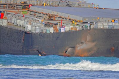 Japanese Ship MV Wakashio Involved in Mauritius Oil Spill Breaks Apart