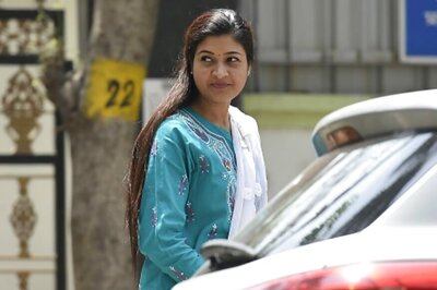 Alka Lamba Wants to Quit Party, Finding Reasons to do so: AAP on Claims that Kejriwal 'Unfollowed' Her