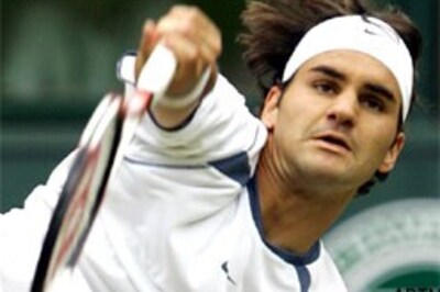 Federer blasts conditions after late win