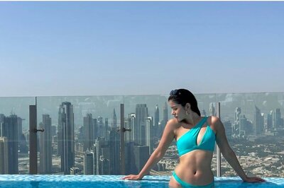Shanaya Kapoor Soars Temperature Dressed in Blue Bikini As She Enjoys Pool Day, Mom Maheep Reacts