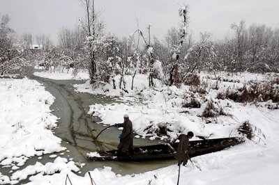 Kashmir Continues to Record Minimum Temperatures Below Freezing Point
