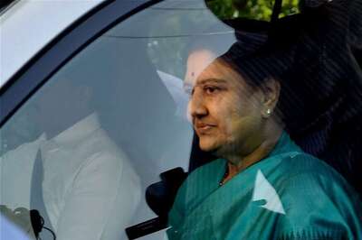 I-T Department Attaches Rs 1,600 Crore 'Benami' Assets of Sasikala Allegedly Bought Using Demonetised Notes