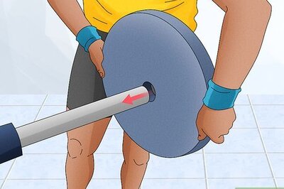 How to Keep Your Wrists Straight While Bench Pressing