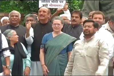 Congress submits memorandum against intolerance, Sonia says PM's silence proves his involvement