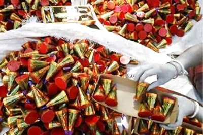 Social media war over 'Yes' or 'No' to firecrackers