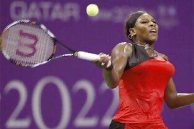 Serena enters semi-final, Wozniacki fights pain barrier