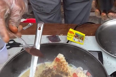 Street Vendor's Coffee-Infused Maggi Is A Red Flag From Miles Away