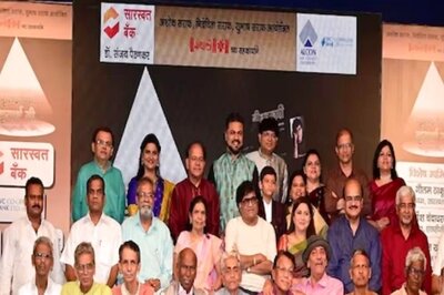 Ashok Saraf Pays Respect To 20 Veteran Artists, Felicitates Them With Rs 75,000 Each
