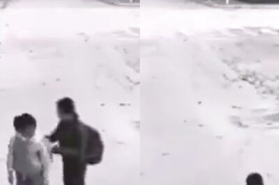 Video of Kids Covering a Manhole on a Busy Road Leaves The Internet Impressed