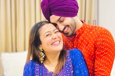 Neha Kakkar Replies to Those Who Shared Morphed Pics of Her Baby Bump; Clears Out Pregnancy Rumours
