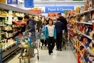 Walmart to Hire 150,000 Workers in US as Shoppers Surge Amid Coronavirus Fears