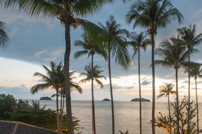 Find Romantic Gold at These 6 Beachside Hotels for a Dreamy Staycation