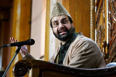 'Qureshi's Telephonic Talk with Hurriyat Leader Mirwaiz Reflects Islamabad's Duplicity on Ties with India'