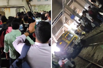 Mumbai Man Dies Despite Vashi Commuters' Collective Effort to Push Local Train