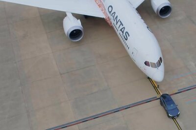 Tesla Model X Tows Qantas Airways' Boeing 787 Dreamliner, Creates Guinness World Record [Video]