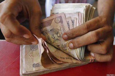 Rupee drops 9 paise vs US dollar; logs worst monthly show since August