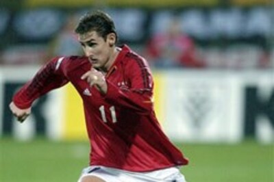 Klose hat-trick hands Bayern thrilling win