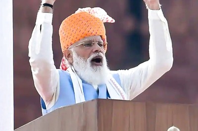 Crossing 1 Billion COVID Jabs & Winning IPL: What’s Common to Narendra Modi and MS Dhoni?