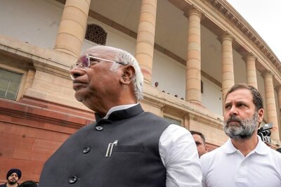 Karnataka Elections: Rs 2,000 for Women Sop May Have Seen it Home, But Cong Just Had To Do the 'Bajrang Dal' Own Goal