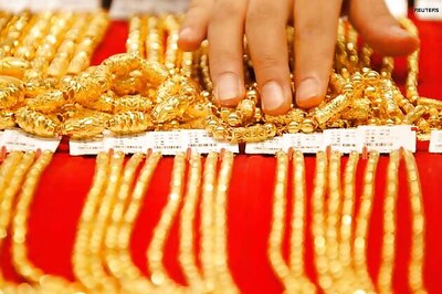 Gold price hit at another peak of Rs 30,420