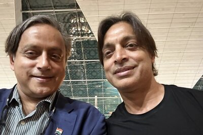 'Smart and Engaging Young Man': Shashi Tharoor Runs Into Shoaib Akhtar at Dubai Airport