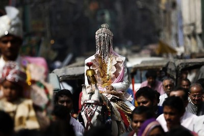 Caste Slur: MP Cops Don Pink Turban to Help Dalit Groom Ride on Horseback