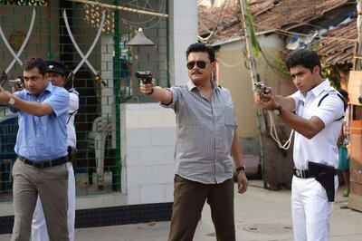 Eagoler Chokh Review: Saswata Chatterjee Shines Throughout