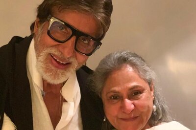 Amitabh Bachchan Reveals That He Often Buys Gajra for Jaya Bachchan; Says 'She Even Ties It To Her Saree'
