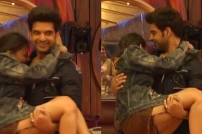 Bigg Boss 15: Karan Kundrra Holds Tejasswi Prakash in His Arms During Task; TejRan Fans Have Meltdown