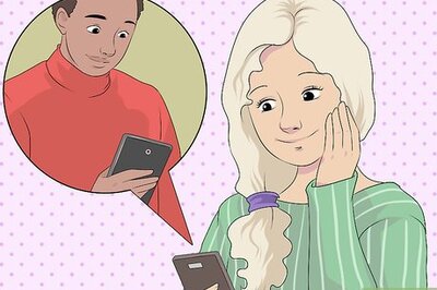 How to Flirt over Text Messages (for Teen Girls)