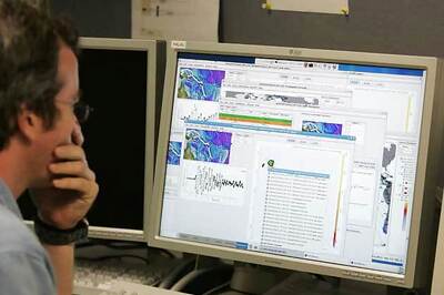 Massive 7.5 magnitude quake strikes near Papua New Guinea, tsunami warning issued