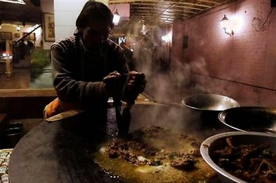 Pakistani and Indian chefs compete on reality TV