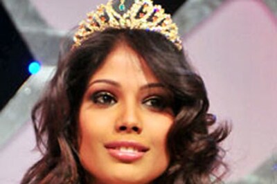 Indian girl crowned Miss Earth 2010