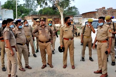 Wearing Confession Placard & Seeking Forgiveness, Accused in Kanpur Ambush Surrenders Before Police